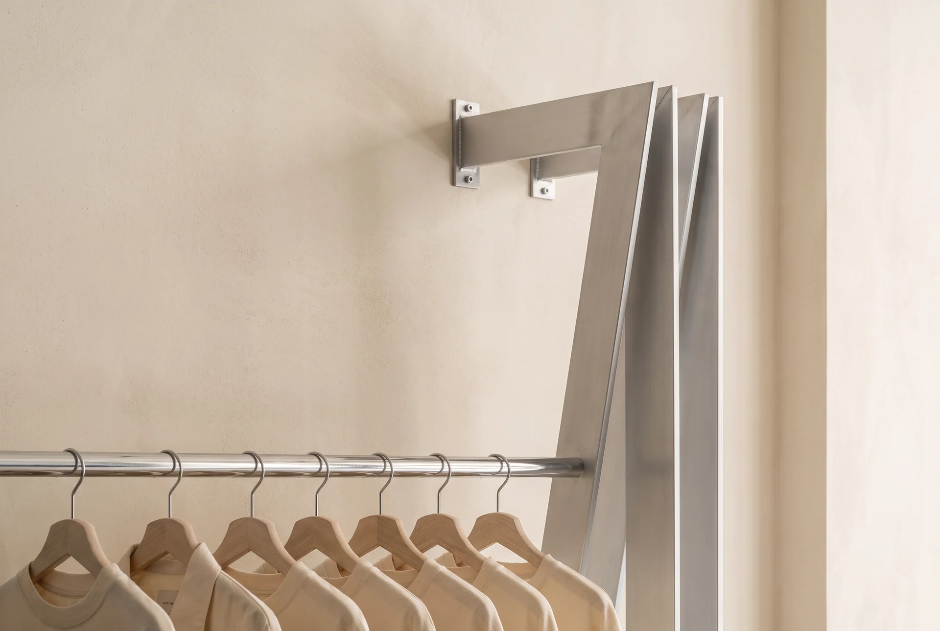 Steel structure — connection and hanging rail
