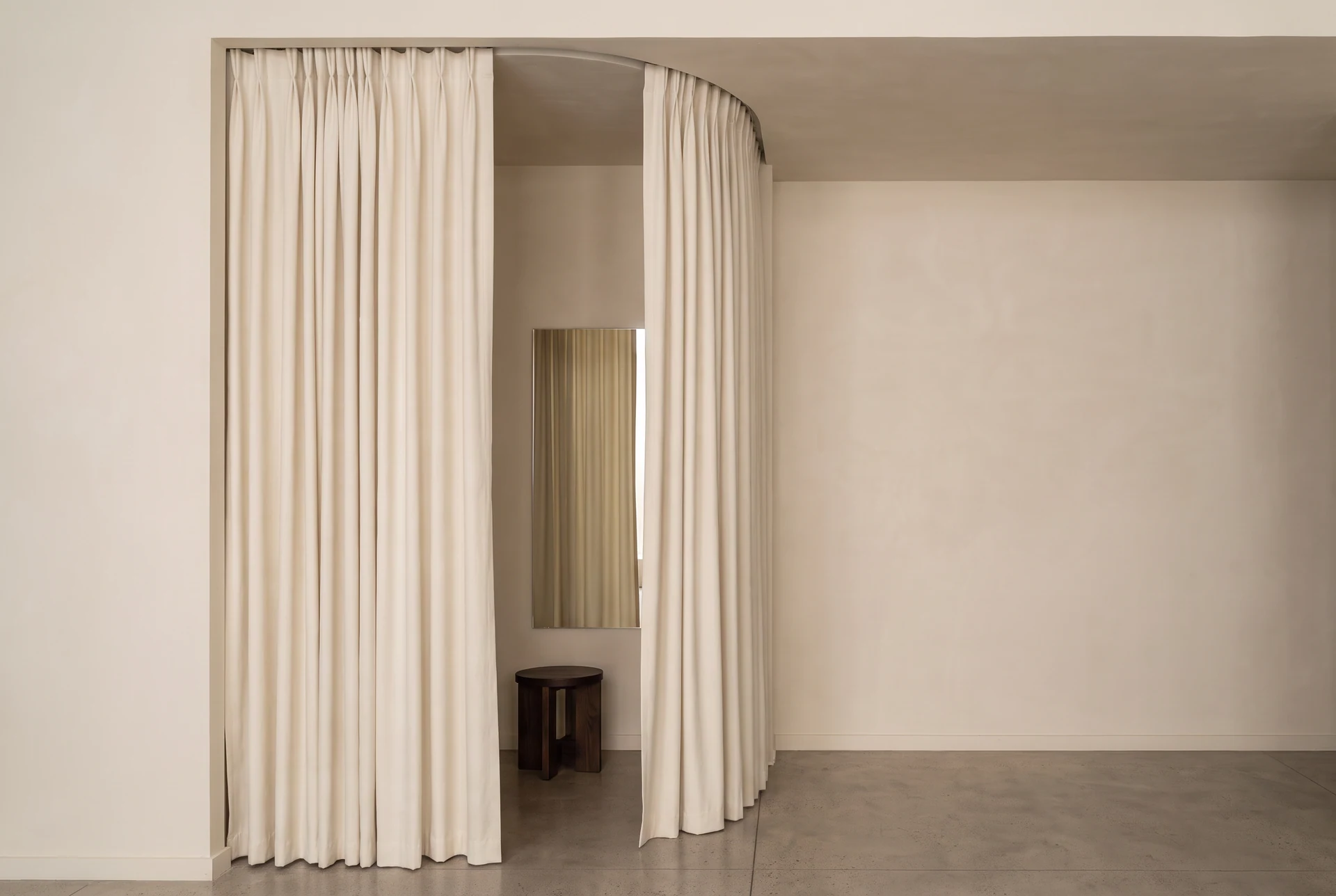 Fitting room — curved curtain and threshold