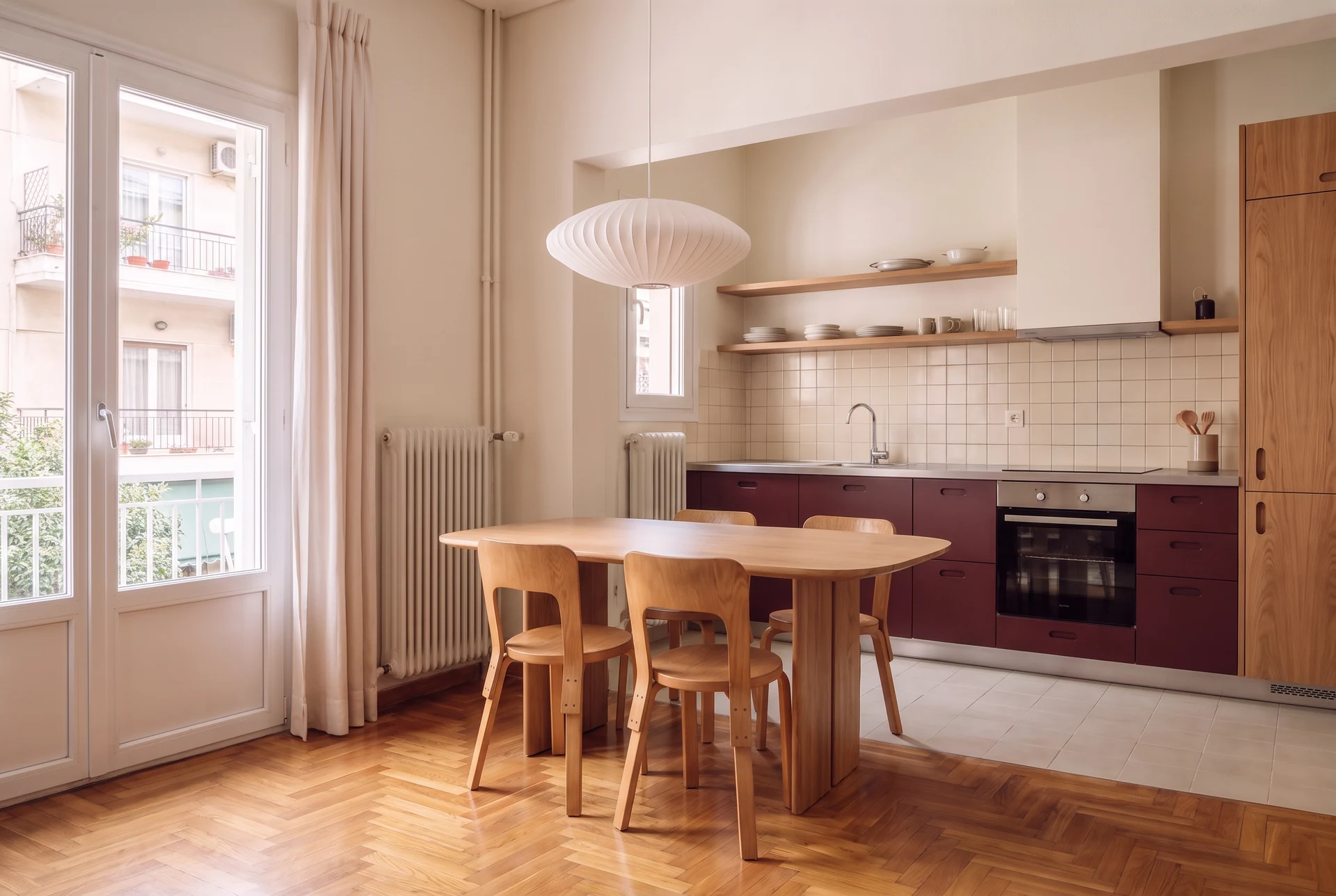 Dining area — freestanding furniture